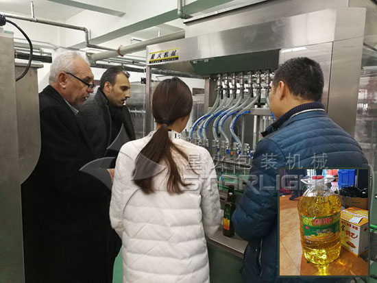 伊朗客户亲自参观食用油液体灌装机现场